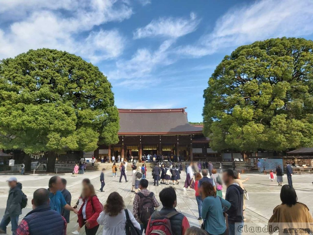 明治神宮佔地約70公頃且綠意盎然，每年日本新年參拜者數量號稱日本第一