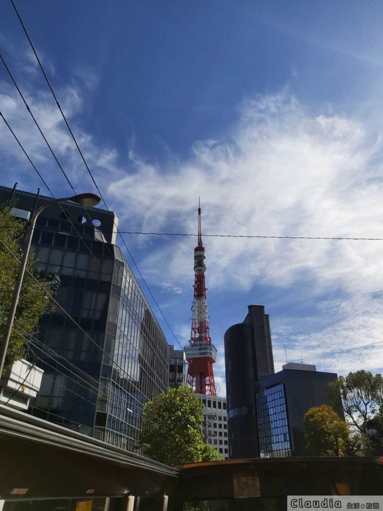 搭東京觀光雙層巴士( skybus )間，拍下前往東京鐵塔的那一刻