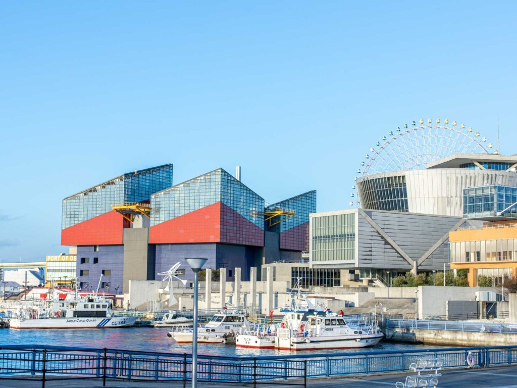 使用 JR PASS 可到達大阪最知名景點「大阪海遊館」，號稱世界最大型城市型室內水族館