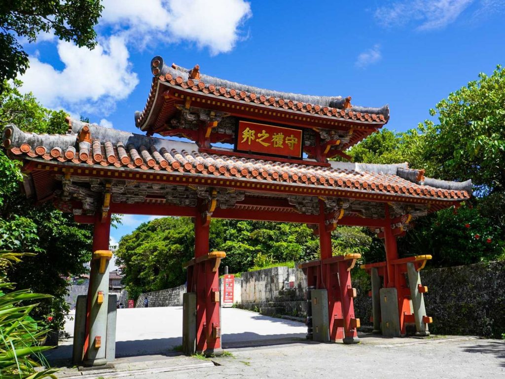 沖繩景點：首里城公園的守禮門