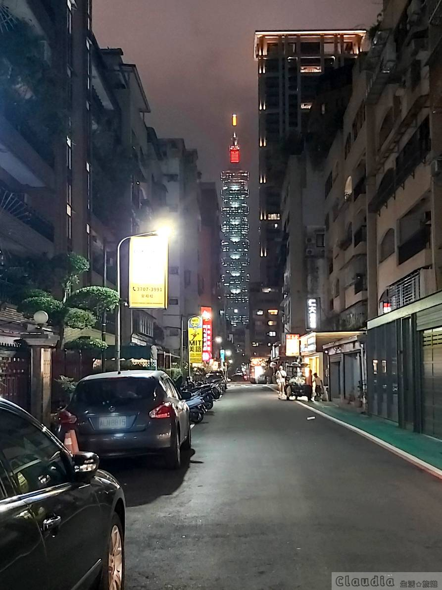 慕軒飯店：飯店後方巷子，看得到台北101